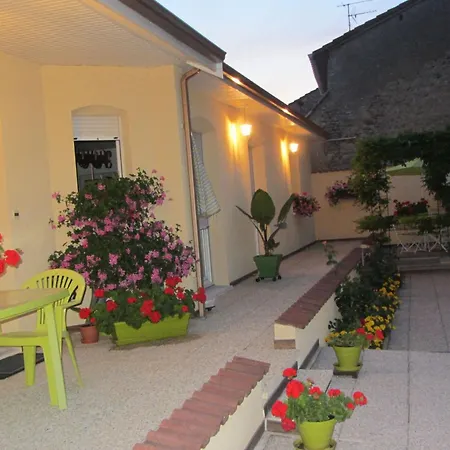 Charmante D'hotes Au Coeur Des Cotes De Toul, Proche Parc Lorraine & A31 - Fr-1-584-189 Bed & Breakfast *